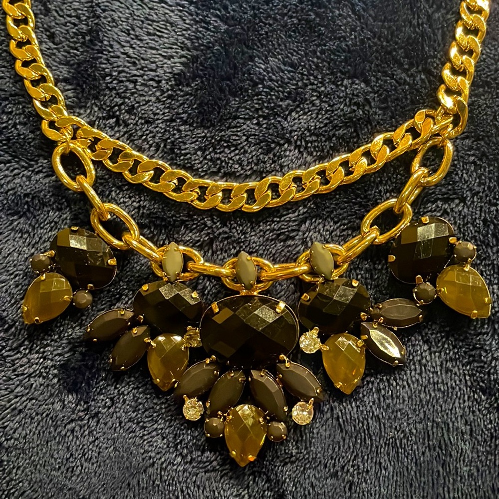 Fashion jewelry necklace/earrings set NWT